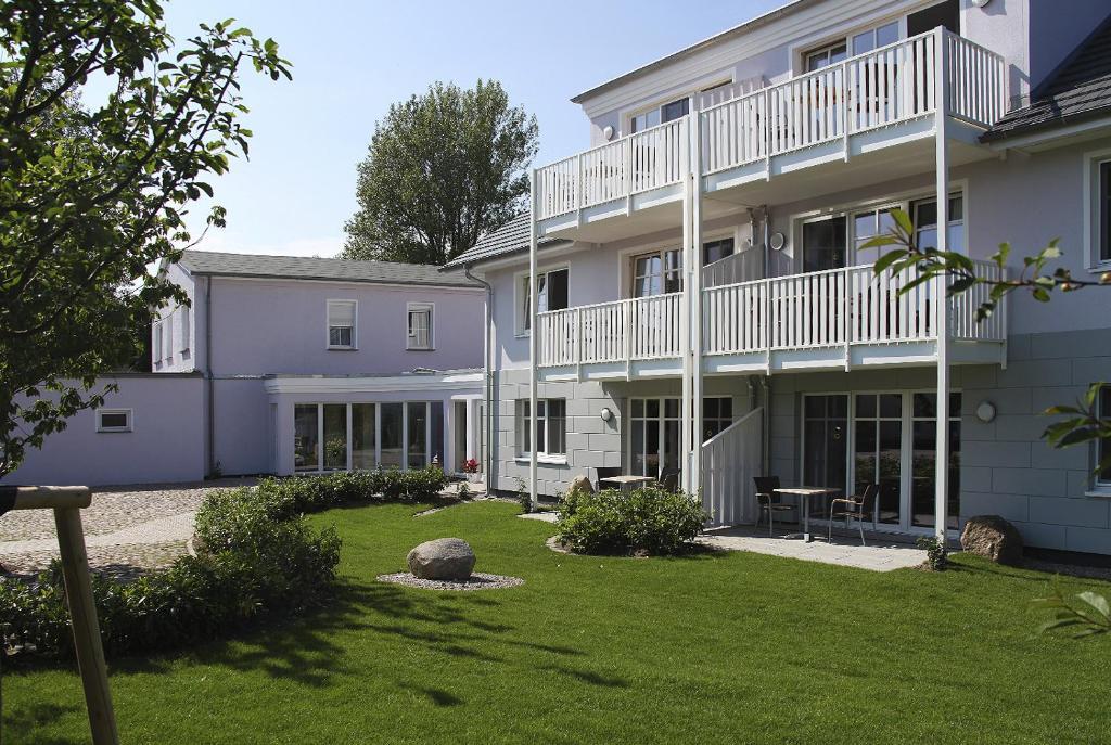 Aparthotel Saatmann Garni Ahrenshoop Bagian luar foto